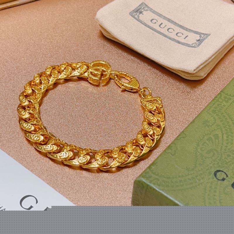 G*u*i bracelets